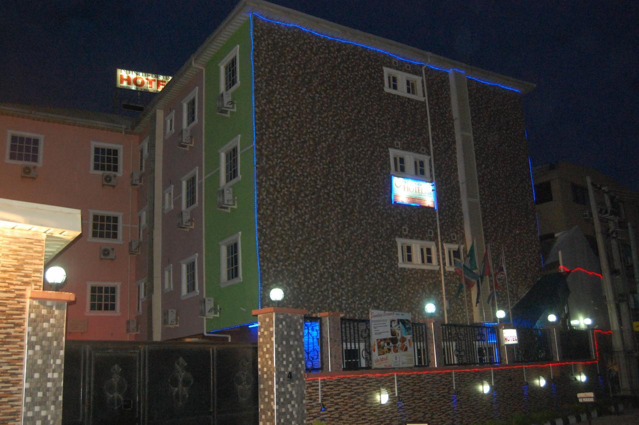 Definite Destiny Hotel Lagos Ngoại thất bức ảnh